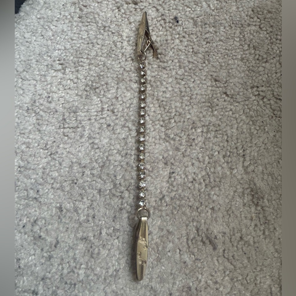 Vintage Gold Tone and Crystal Rhinestones Sweater Clip MCM - Picture 3 of 9